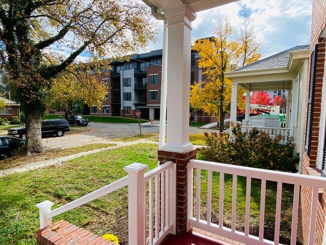 Photo - Beautifully Renovated 4bdrm/1.5bth House L...