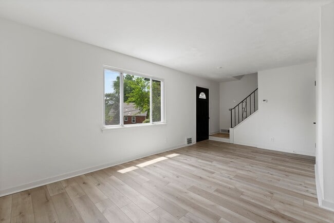 Photo - AVAILABLE NOW! RENOVATED 3-BEDROOM!