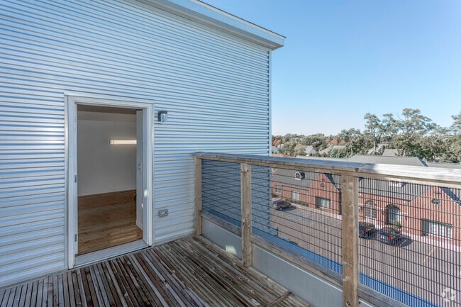 1BR Loft Terrace- 769 SF