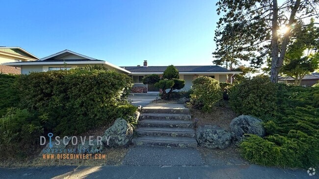 Building Photo - Modern Ranch-Style Retreat in the Oakland ... Rental
