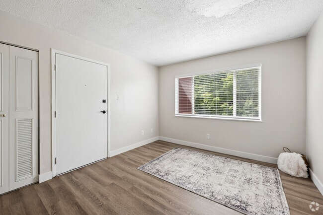 2BR, 1BA - 750SF - Living Room