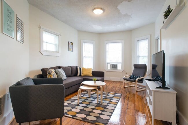 Building Photo - 135 Brook St Unit 3