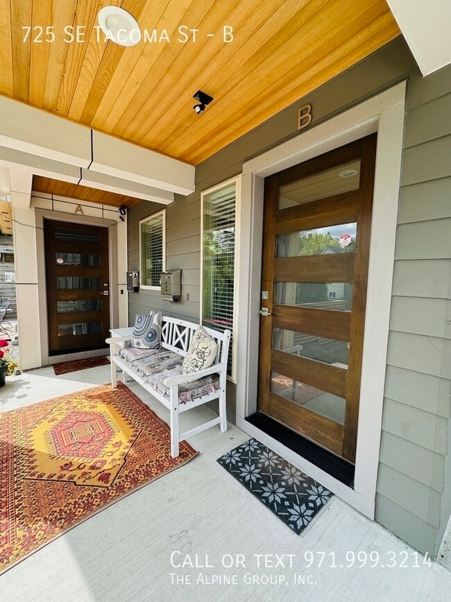 Photo - 725 SE Tacoma St