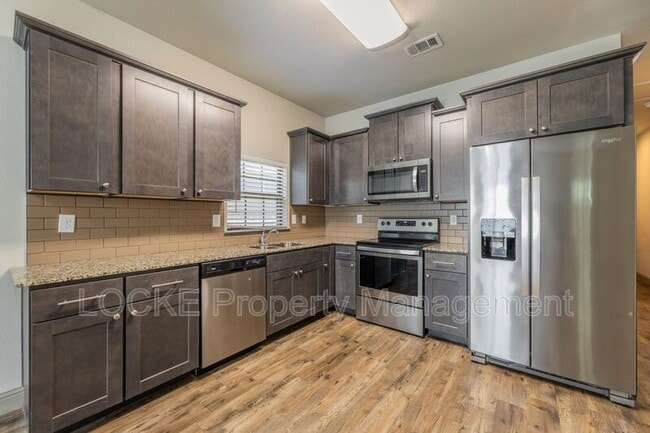 Photo - 512 E Akard St