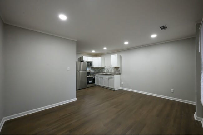 Photo - 175 E Charles St