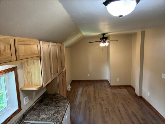 Photo - 221 E 1st St Unit Upper