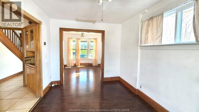 Photo - 1068 Giles Blvd E