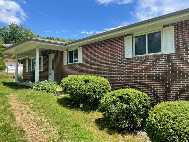 Building Photo - 4630 Sherry Ln