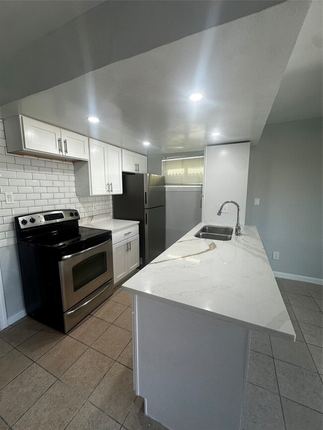 Building Photo - 8110 Albacore Dr Unit 30