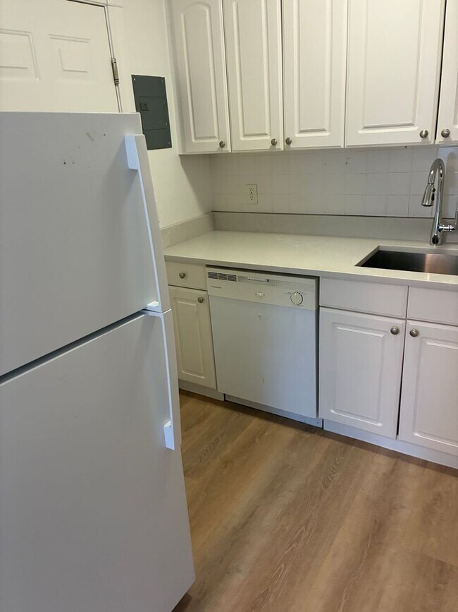 Photo - Nicely updated 2 bed unit near the Green Line in Brighton