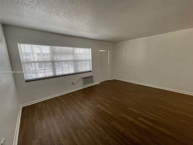 Photo - 1471 NE 170th St Unidad 224A