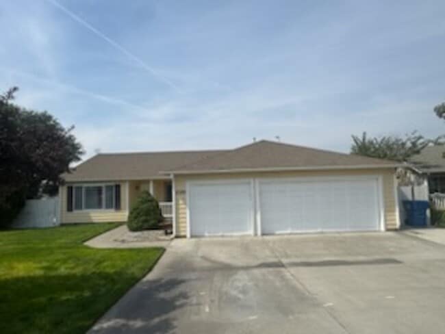 Photo - 2089 NW Eucalyptus Dr
