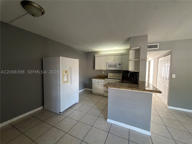 11448 NW 43rd St Unit 11448