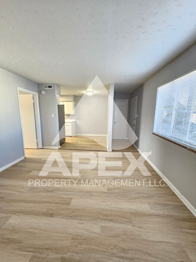 Photo - MOVE-IN SPECIAL, $1 RENT!! - Springdale Apartments - Spacious 1 Bd - 1Ba Apartment in North Knox! Unidad #1