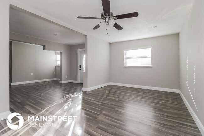 Photo - 2121 Camellia Dr