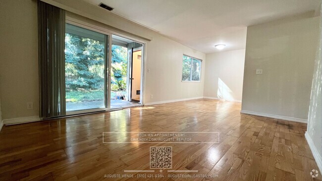 Building Photo - Centrally located 2-bedroom 1 bath condo i...