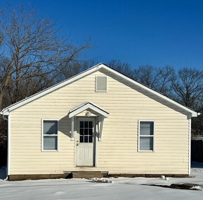 Photo - 611 School Ave