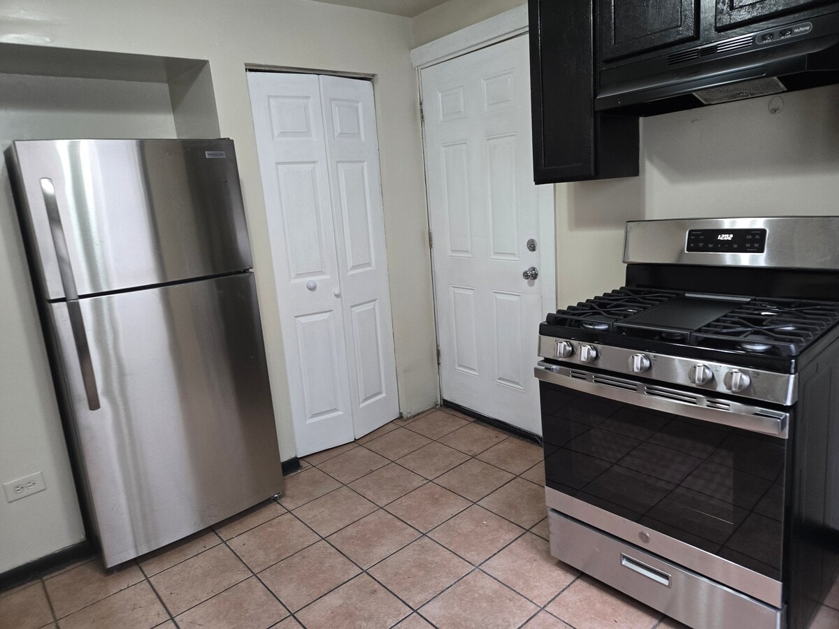Photo - 6329 S Loomis Blvd Unidad 2