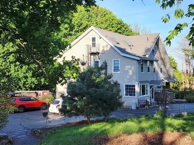Building Photo - 4 Bigelow Rd Rental