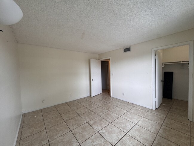 Photo - 2050 N Congress Ave