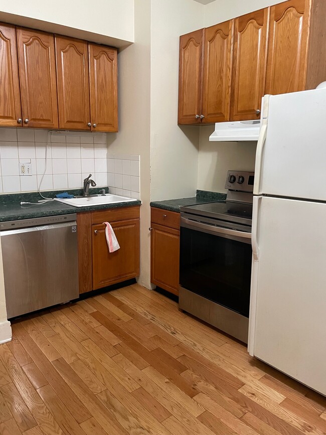 Building Photo - 462 Main St Unit 100 Rental