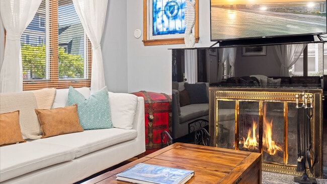 Photo - 27 S Oakland Ave Unidad SI ID1309010P