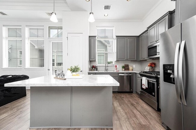 Photo - 2103 Naomi St