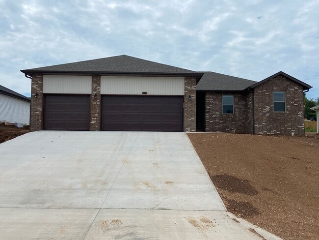 Building Photo - Comfortable four-bedroom home.