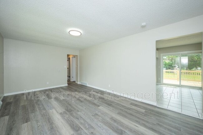 Photo - 4001 83rd St