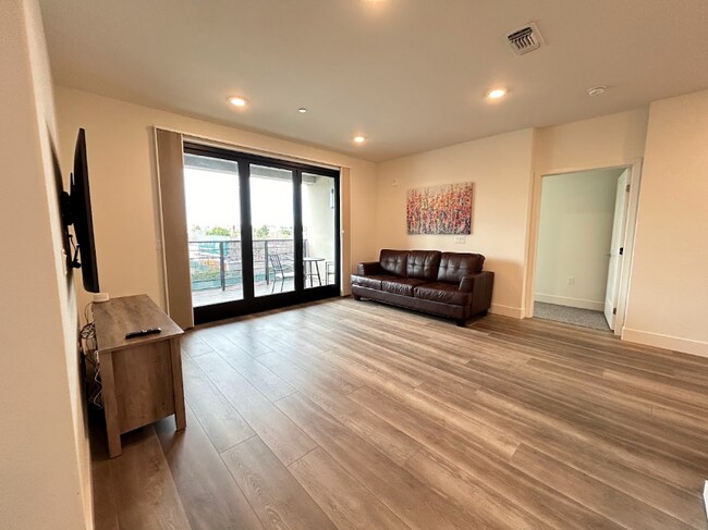 Photo - 3578 Rambla Pl Unidad 413