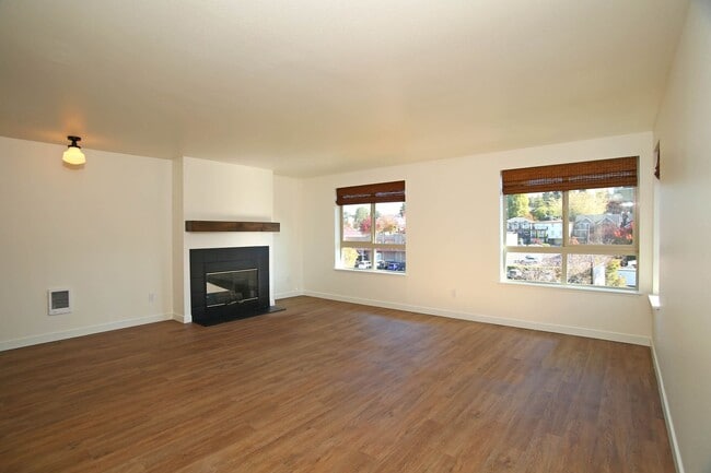 Photo - Ivy Court Apartments
