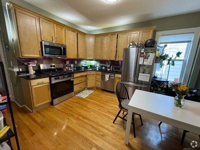 Building Photo - 23 Forest Hills St Unit 2 Rental