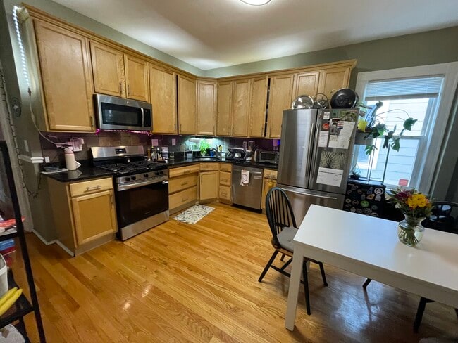 Photo - 23 Forest Hills St Apartments Unit 2