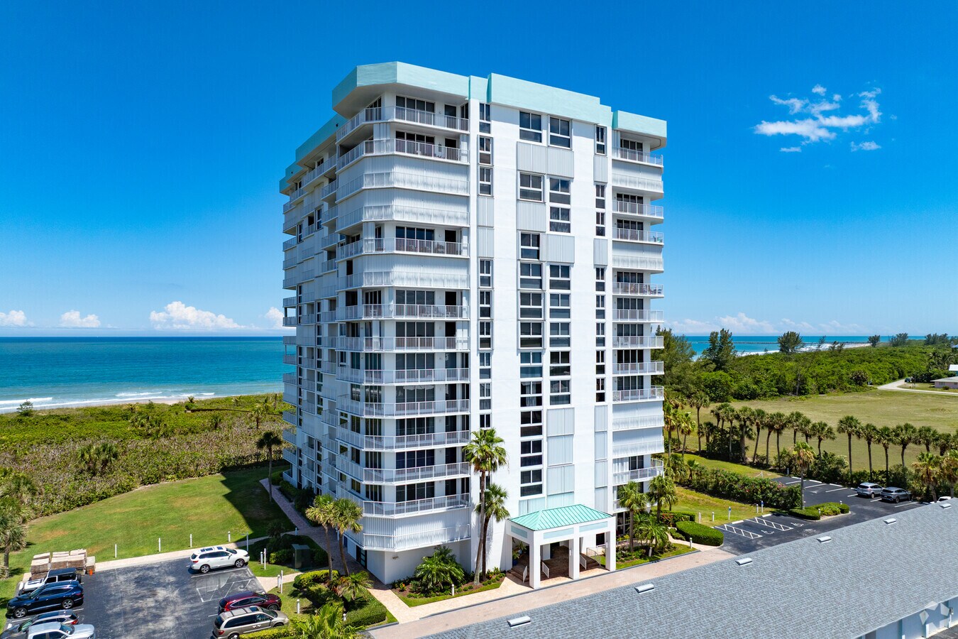 2700 N Highway A1A, Isla Hutchinson, FL 34949 - Aquanique Ocean Club