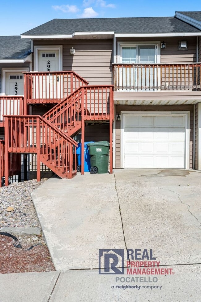 Photo - 3 bedroom 2 Bath Townhouse - 1 Car Garage