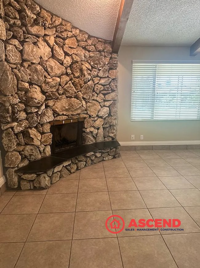 Photo - 3 Bed, 2 Bath Home with Fireplace in Northwest Bakersfield