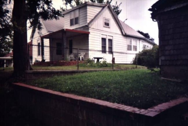 Building Photo - 2319 S 18th St Rental