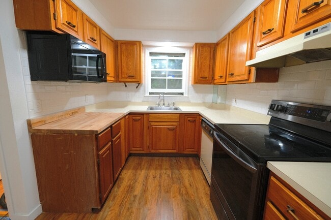 Photo - 56 Pleasant St Apartments