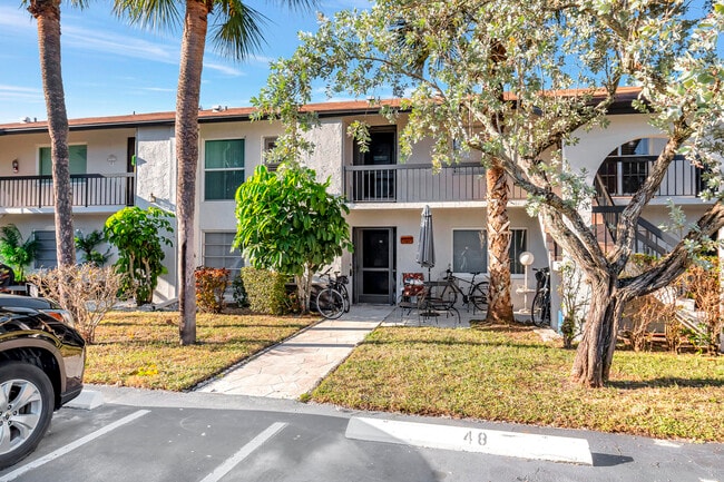 Building Photo - 5943 Areca Palm Ct Unit G