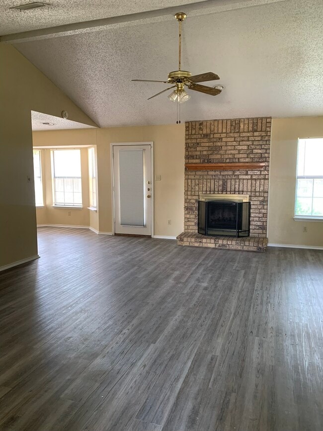 307 Eichelberger Dr