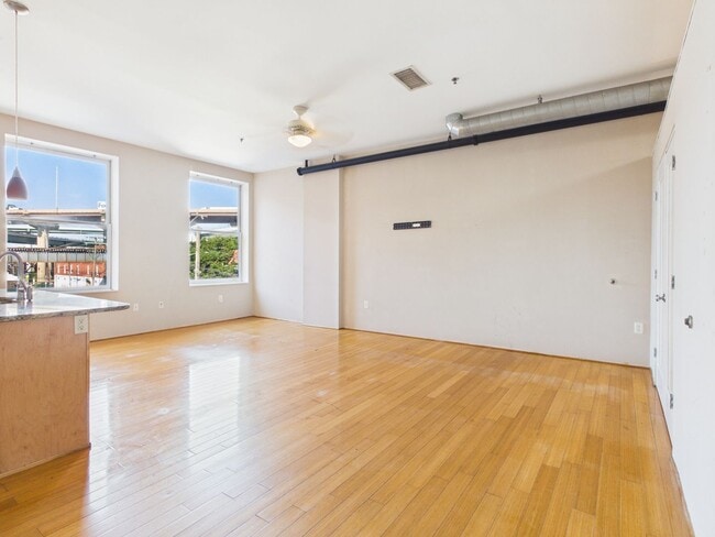 Photo - 1707 E Main St Unidad Apartment 1