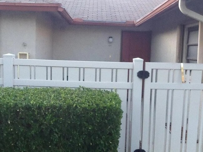 Photo - 1821 NE 40th Ct Unit 305