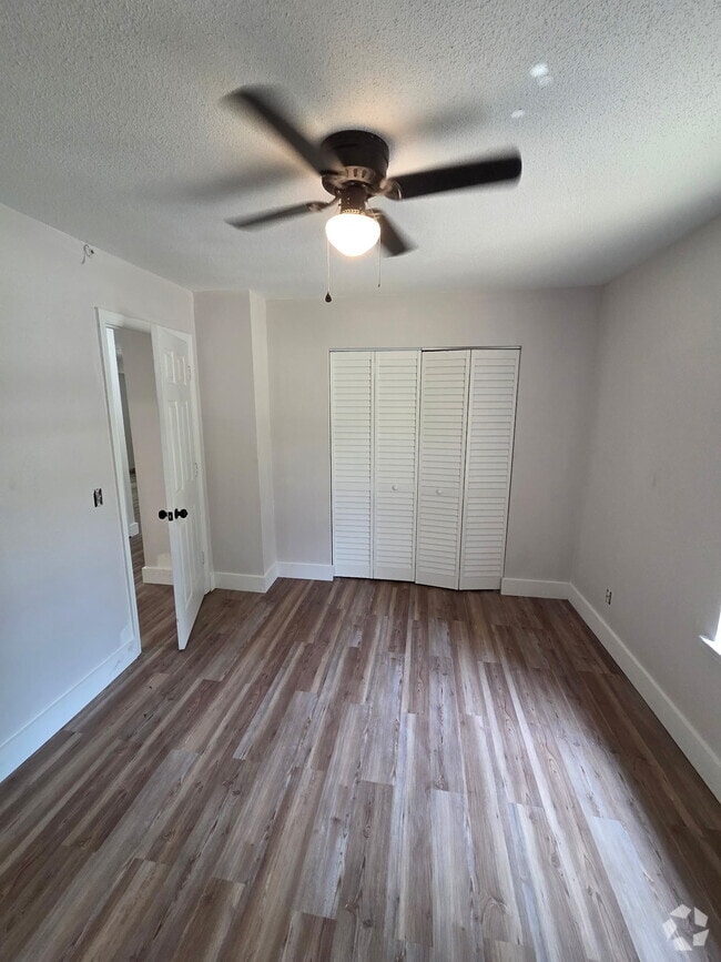 Building Photo - 11 Sunny Pl Unit Lorrie Rental