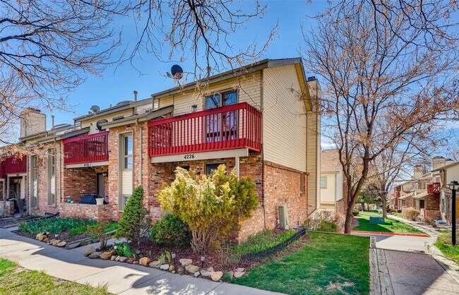 entrada principal - 4226 S Granby St
