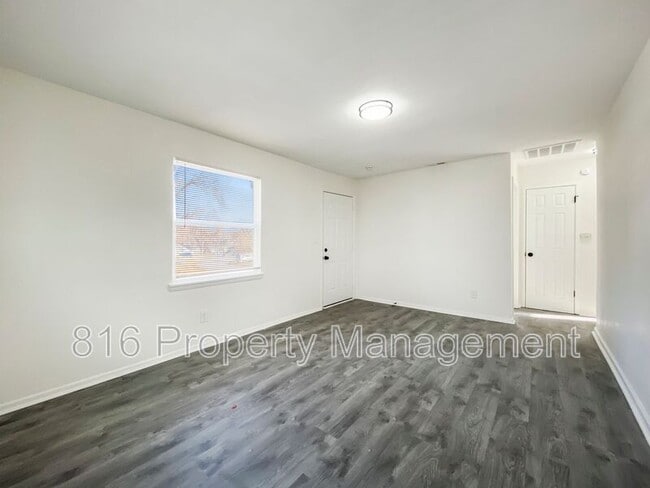 Photo - 5205 Locust Ave