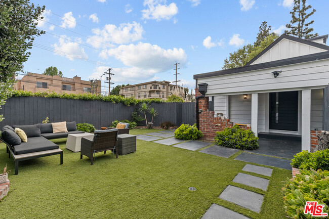 Photo - 11525 Moorpark St Condo