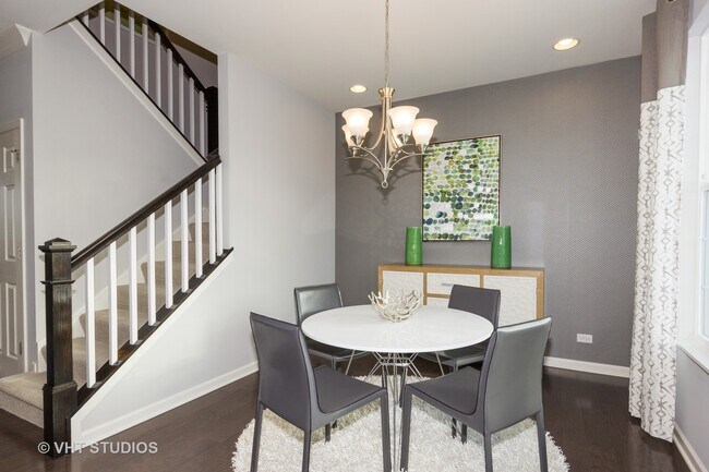 Photo - 285 Lakeshore Dr