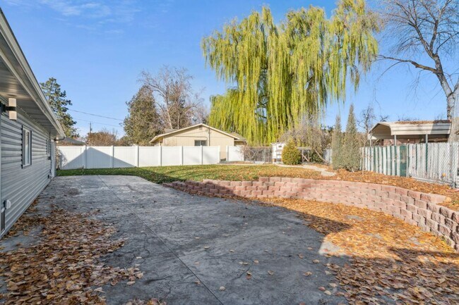 Photo - Home for rent with large backyard! 2306 Plum St Unit 4306