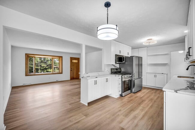 Photo - 248 Gladys Dr