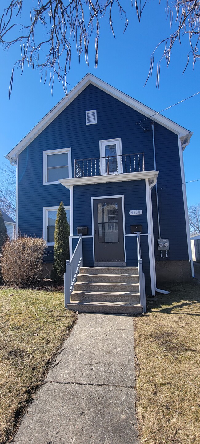Building Photo - 4530 21st Ave Unit upper